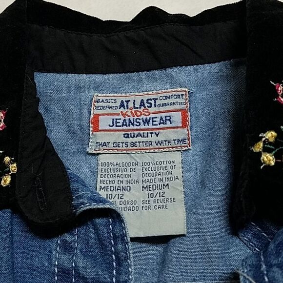 Vintage At Last Chambray Floral Velvet Button Top - Picture 8 of 10